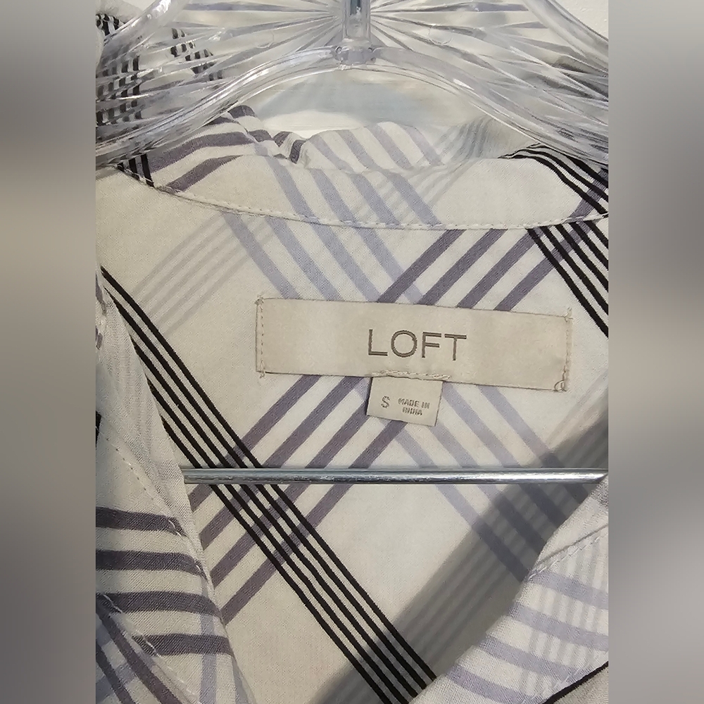 LOFT Button-Up Top - Picture 3 of 3